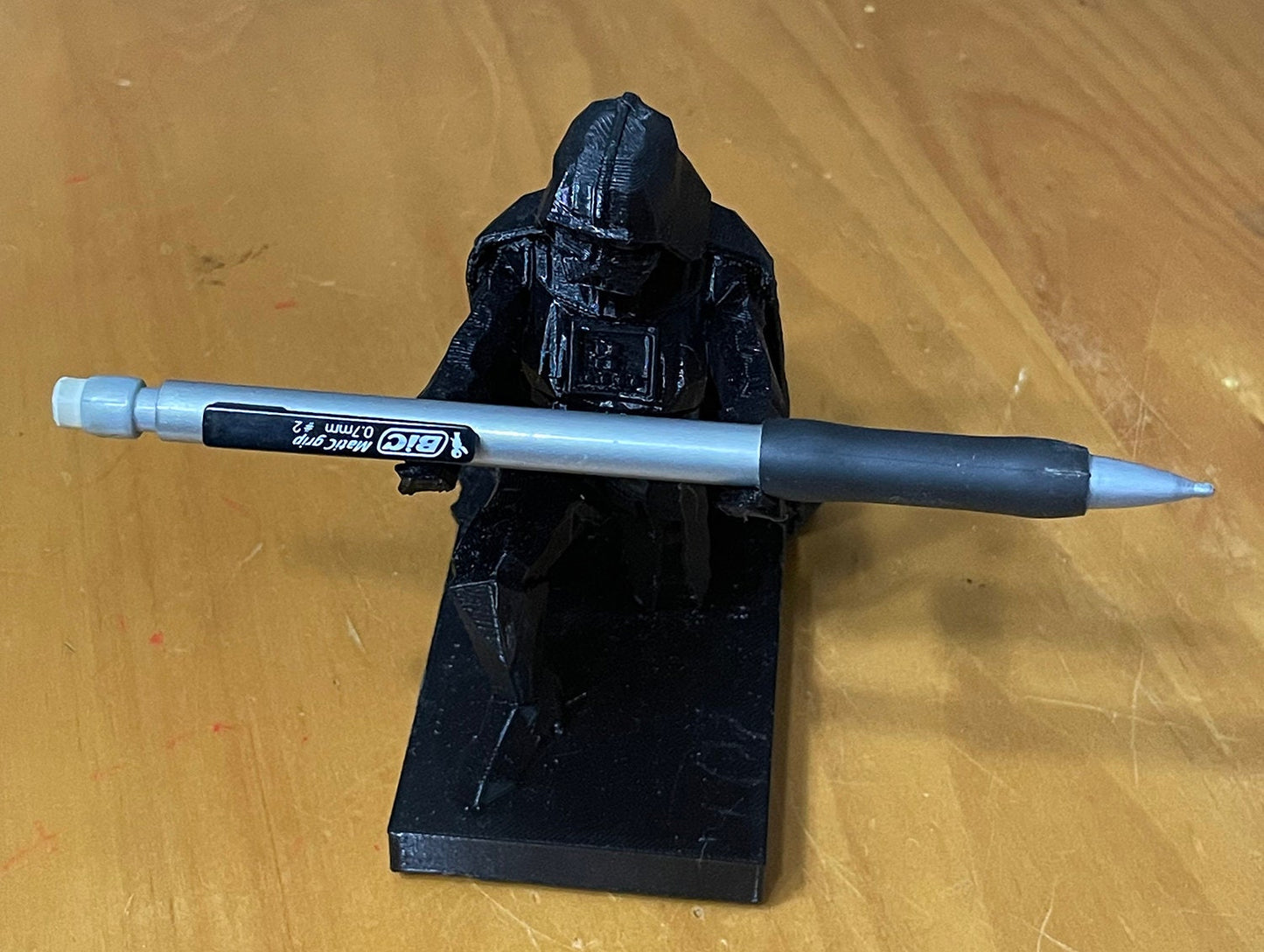 3d printed Darth Vader Kneeling Pen Holder Low Poly